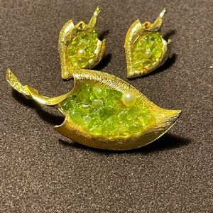 Dodds Vintage Brooch & Clip Earring Set Marked  Green and Gold with Faux Pearl d